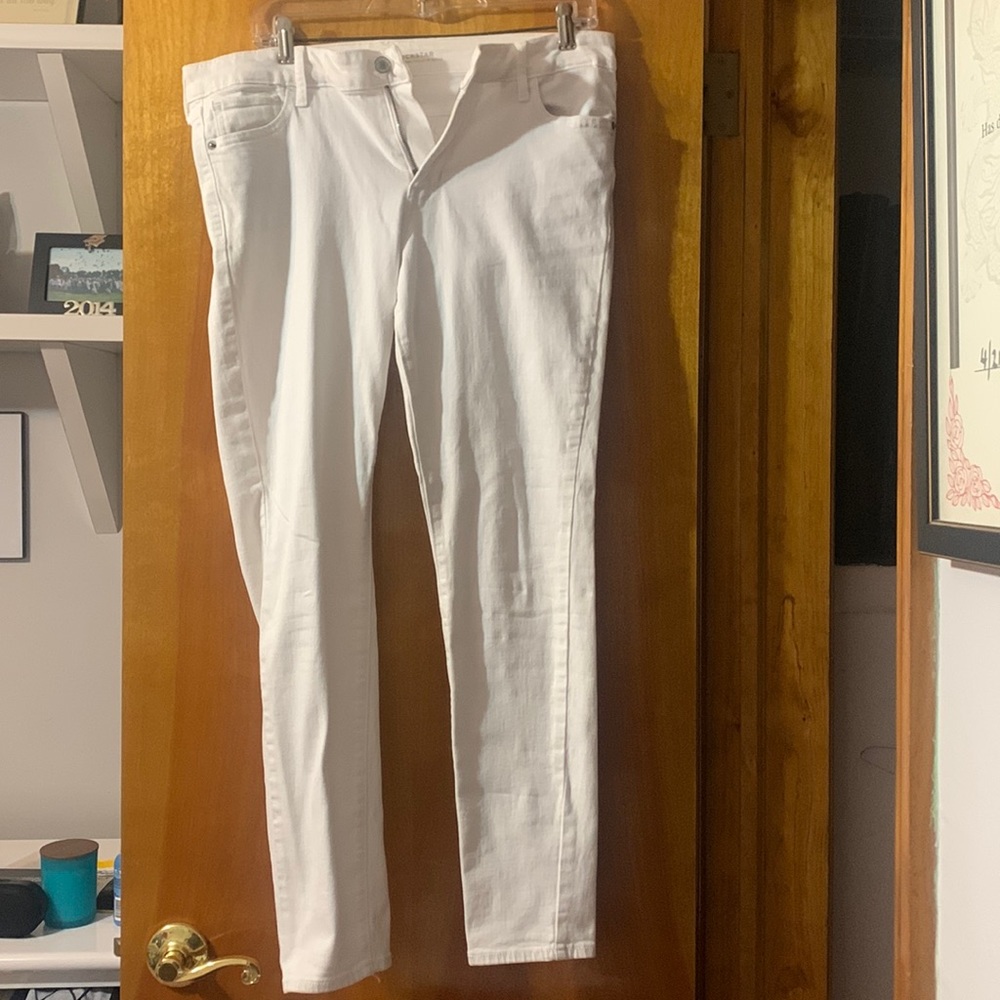 White denim jeans